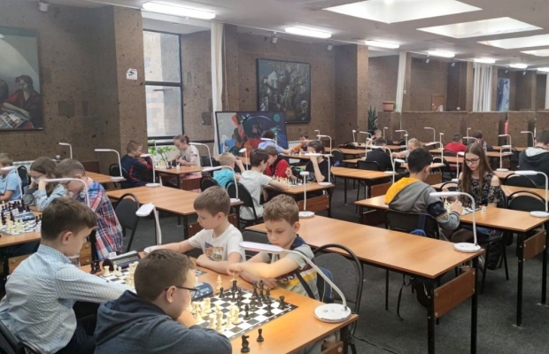 Более ста юных шахматистов приняли участие в турнире на призы победителей конкурса "Лидеры Дона"